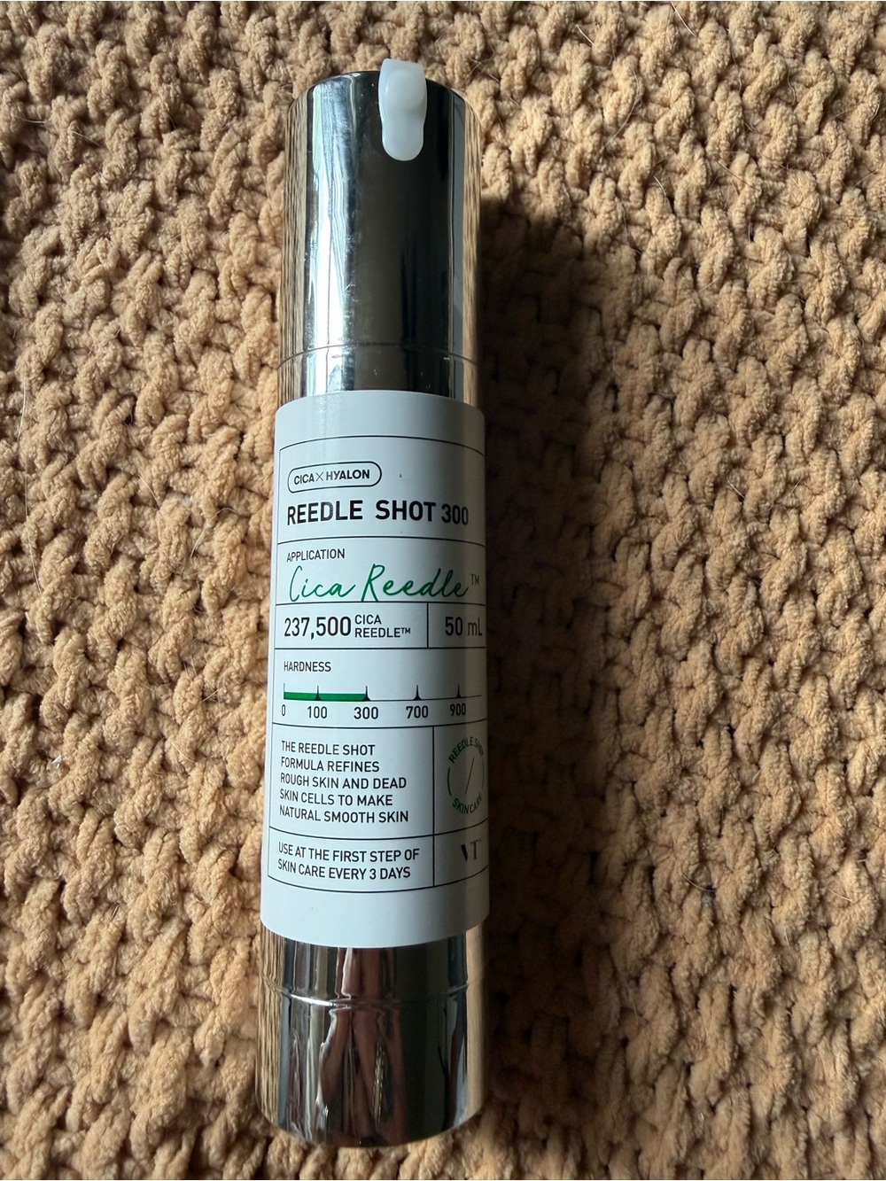 Reedle Shot 300 Cica Peel Serum — White